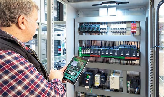 Reshaping motor control gear for digitised machines